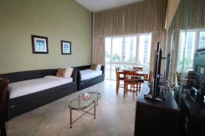 Castle B17 Contemporary Condo with Pool, Beach Access and Free Parking
